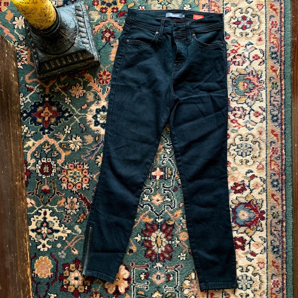 Level 99 Black High Rise Crop Skinny Jeans